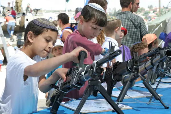 Israeli children look at weapons during a display by the army at Ammunition Hill as part of Independence Day celebrations in Jerusalem, Apr 24, 2007. Israel is celebrating its annual Independence Day, marking 59 years since the founding of the state in 1948. AP Photo/Kevin Frayer
